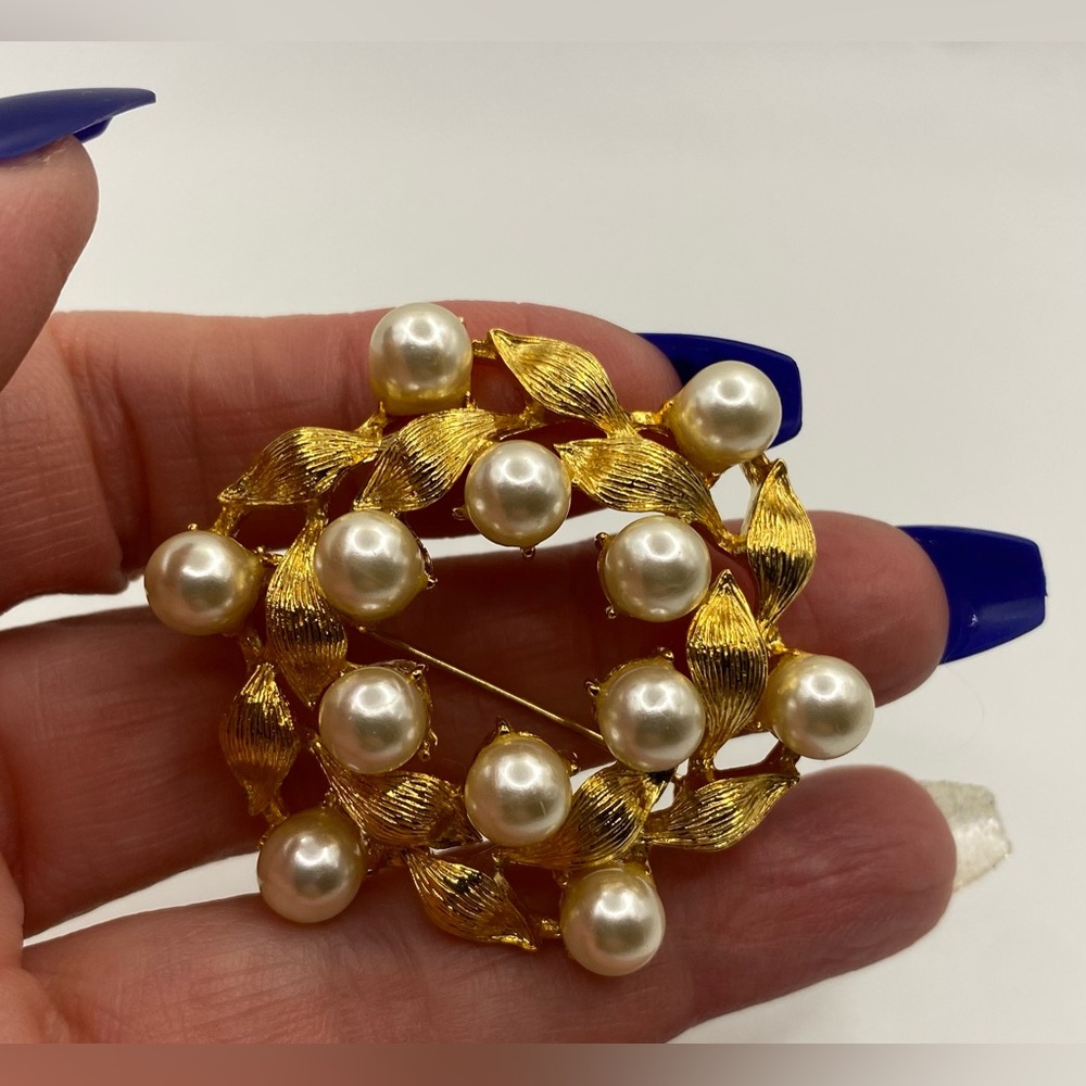 Napier Gold Tone Faux Pearl Leaf Brooch - Picture 6 of 9